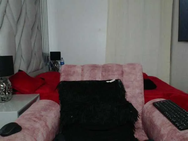 Live sex webcam photo for cristalb1 #292325075