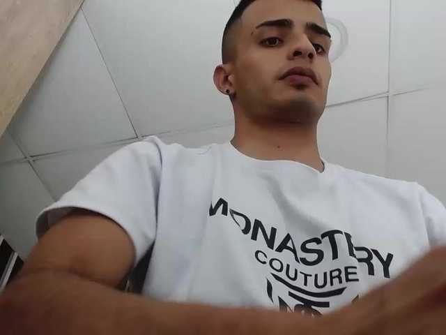 Live sex webcam photo for crosnosstorm #276118209