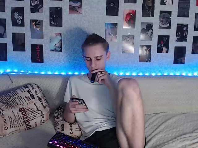 Live sex webcam photo for crybaby282 #277007356