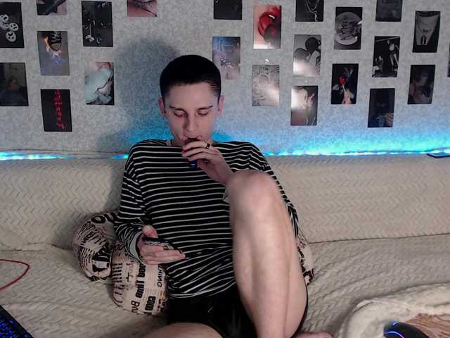 Live sex webcam photo for crybaby282 #277126121