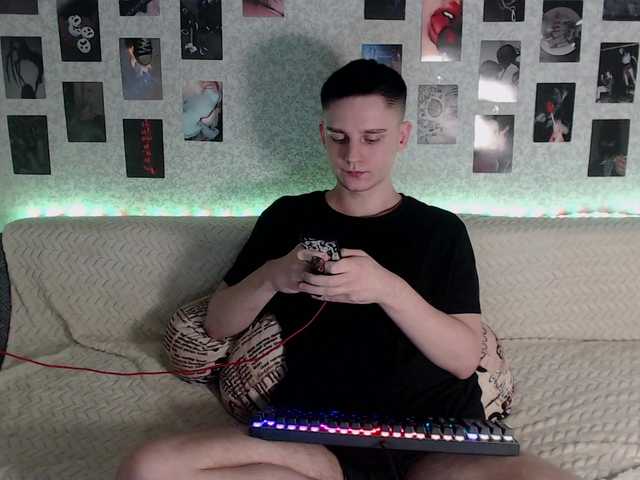 Live sex webcam photo for crybaby282 #277354055