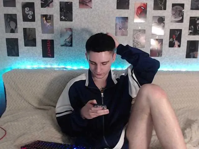 Live sex webcam photo for crybaby282 #277430295