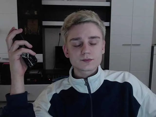 Live sex webcam photo for crybaby282 #290702608