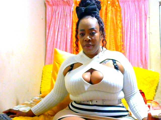 Live sex webcam photo for crystalbee #275815545