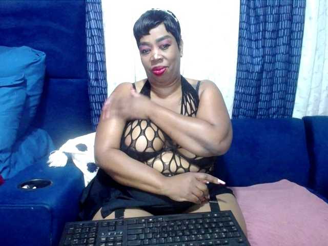 Live sex webcam photo for crystalbee #290569526