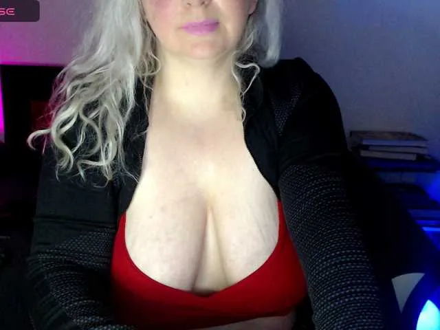 Live sex webcam photo for crystalluxure #277608620