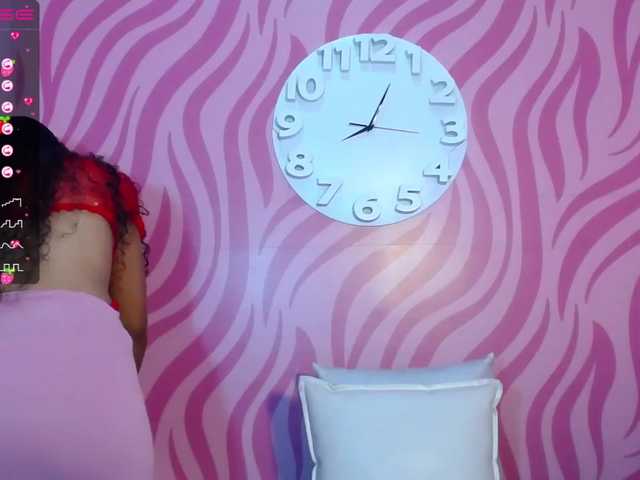 Live sex webcam photo for curly-Chantal #272968526