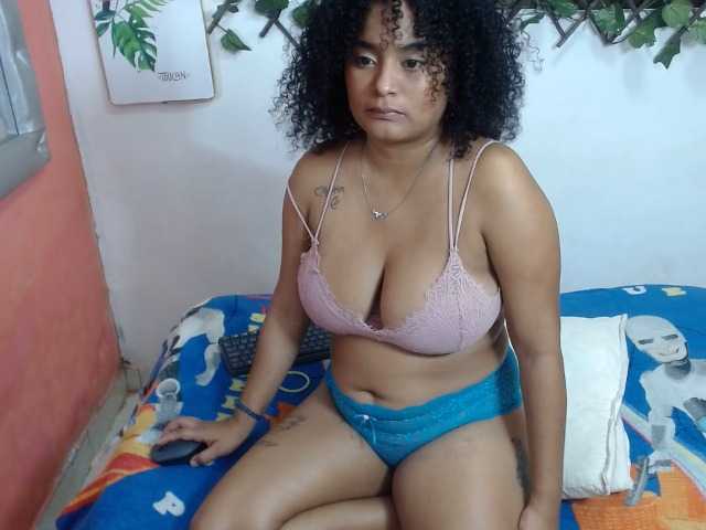 Live sex webcam photo for curlyboys69 #274255681