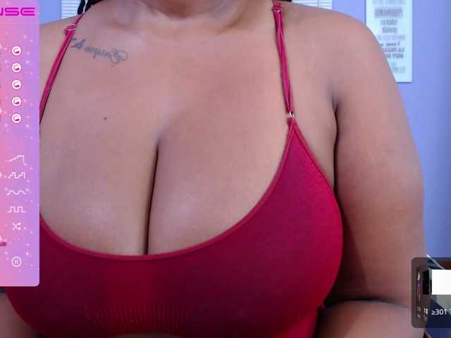 Live sex webcam photo for curvymommyy #275580544