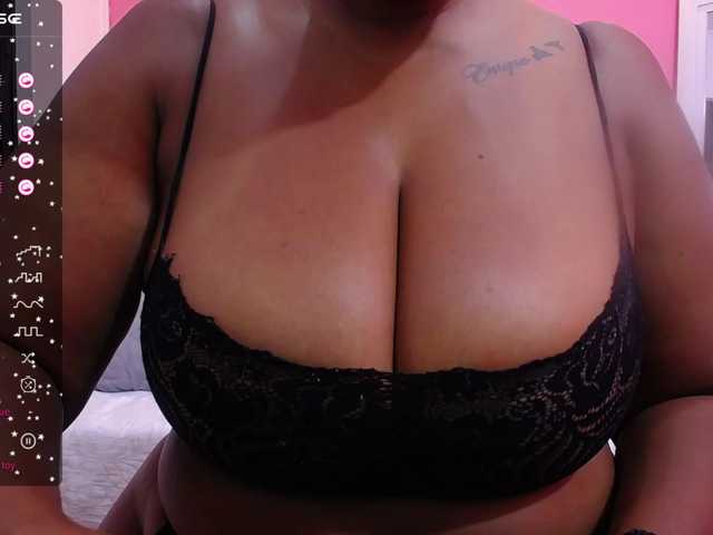 Live sex webcam photo for curvymommyy #276283254