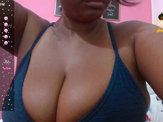 Live sex webcam photo for curvymommyy #276618433