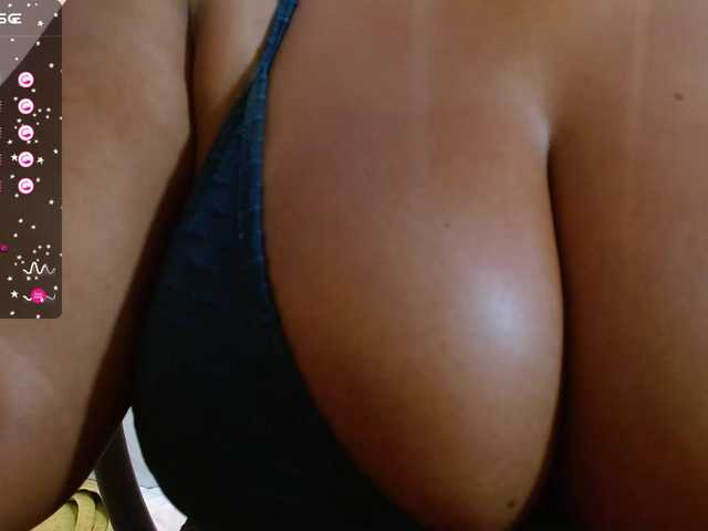 Live sex webcam photo for curvymommyy #277163900