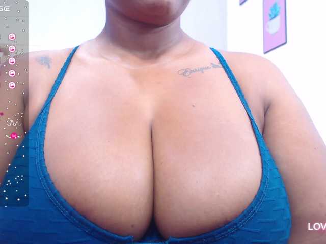 Live sex webcam photo for curvymommyy #277642592