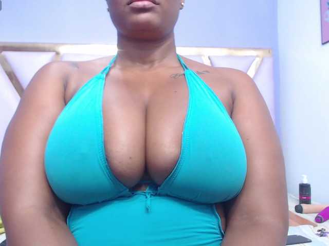 Live sex webcam photo for curvymommyy #277663218