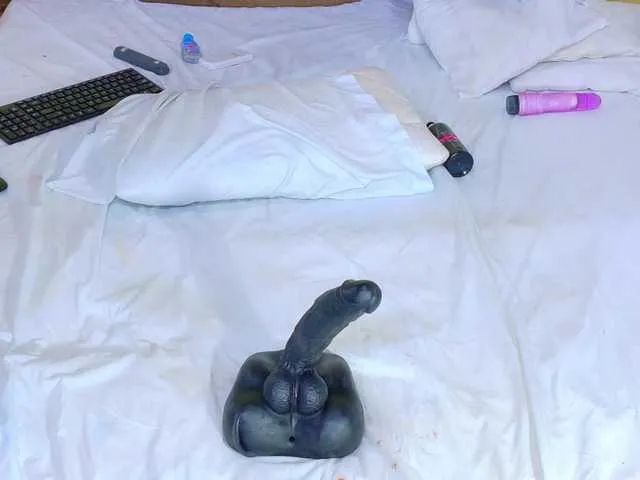 Live sex webcam photo for curvynaomhy #293040218