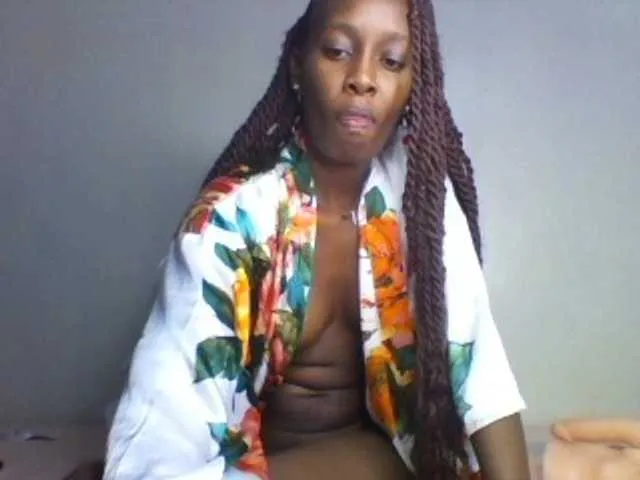 Live sex webcam photo for curvypetite001 #293295064