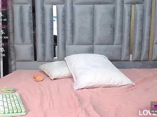 Live sex webcam photo for cutepetitee #290932004