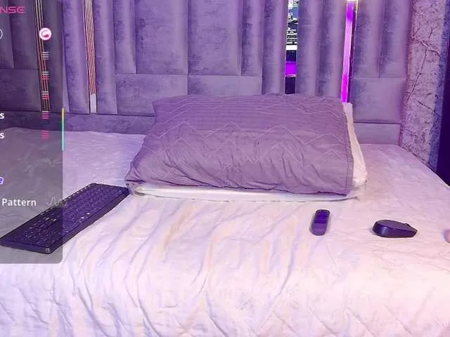 Live sex webcam photo for cutepetitee #291335710