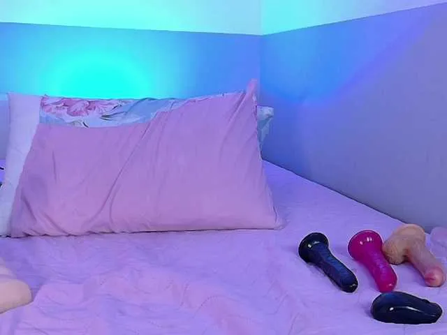 Live sex webcam photo for cutepetitee #293104768