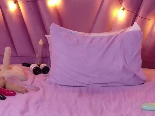 Live sex webcam photo for cutepetitee #293190311