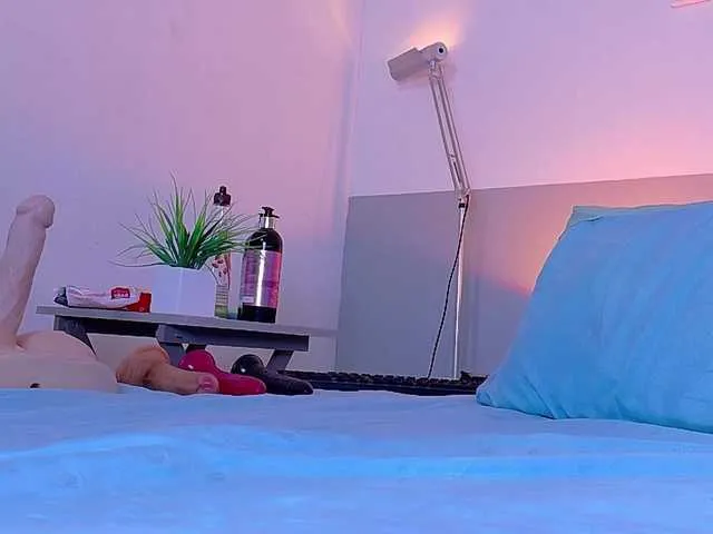 Live sex webcam photo for cutepetitee #293763392
