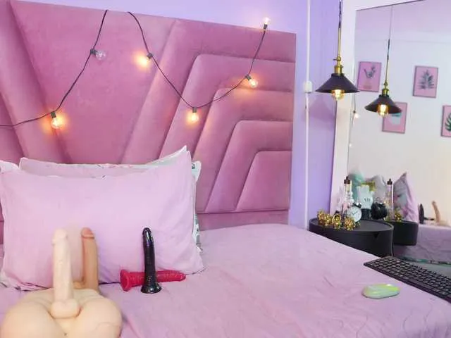 Live sex webcam photo for cutepetitee #293816923
