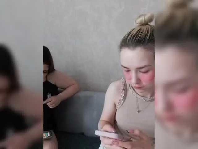 Live sex webcam photo for cutesmiles #292161107