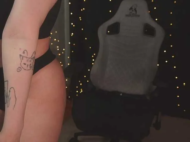 Live sex webcam photo for cutesoneckaaa #291070456