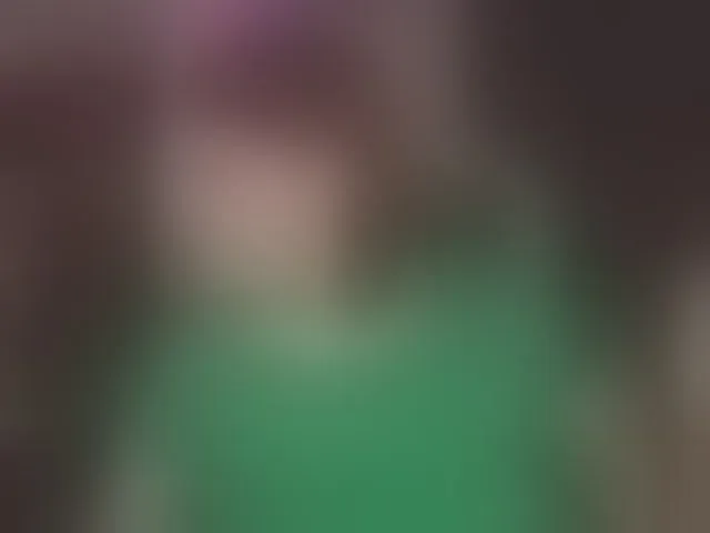 Live sex webcam photo for cutesoneckaaa #294106144