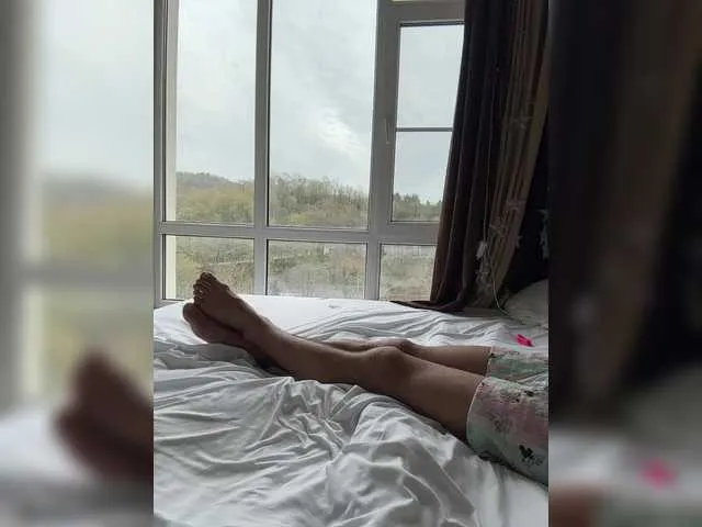 Live sex webcam photo for daddySgirl9 #290750961