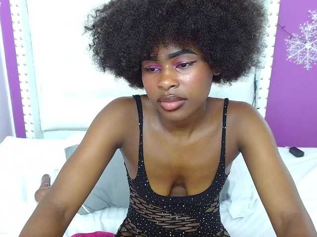 Live sex webcam photo for daddys-ebonygirl #277329084