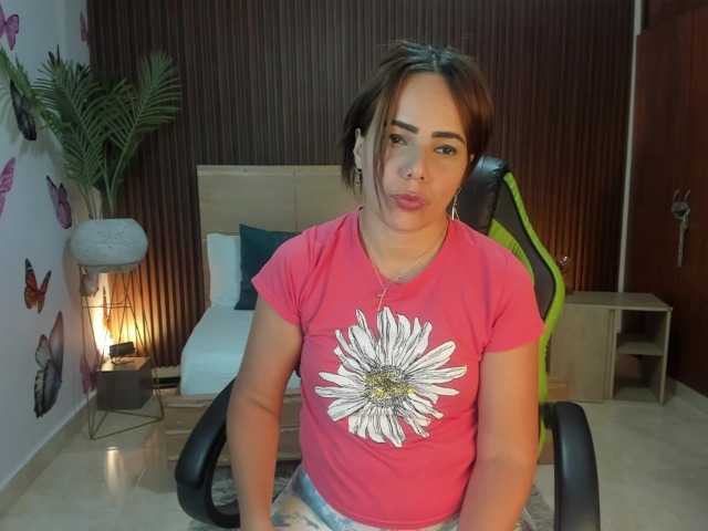 Live sex webcam photo for danielle-rose #276490677