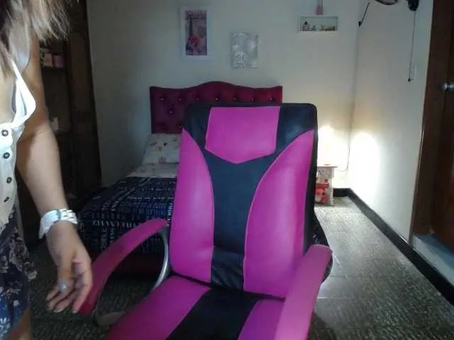 Live sex webcam photo for danielle-rose #290509698