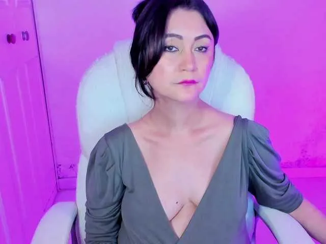 Live sex webcam photo for danisex46 #290595155