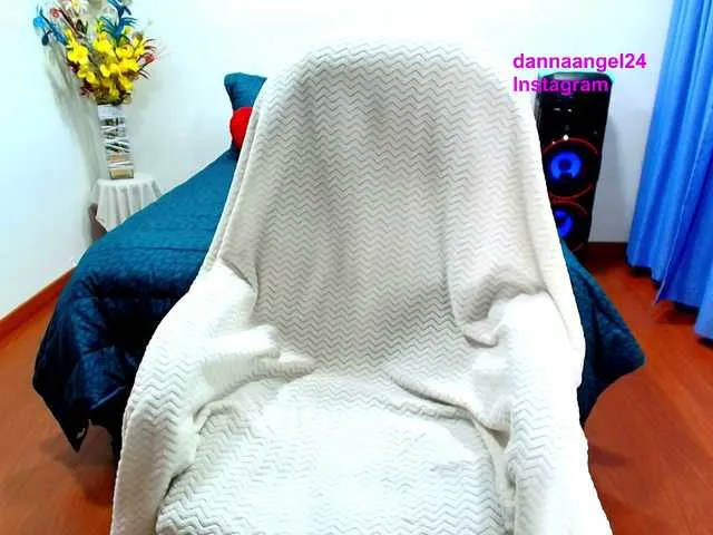 Live sex webcam photo for dannangel #290498245