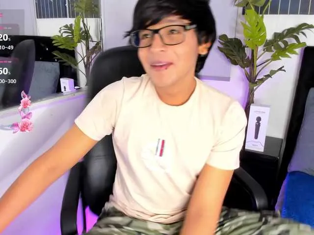 Live sex webcam photo for danny-hot-- #290424552