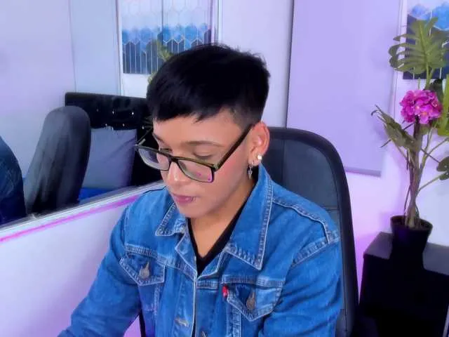 Live sex webcam photo for danny-hot-- #290823852