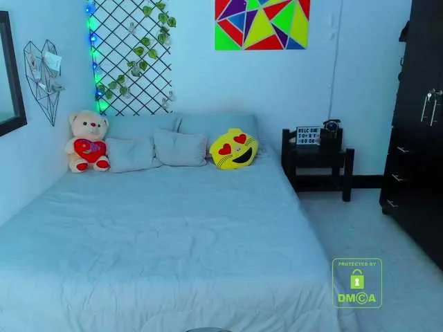 Live sex webcam photo for darcy-vinx #273443359