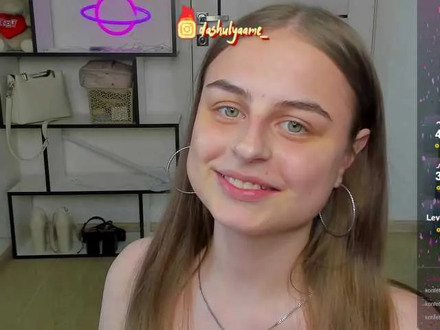 Live sex webcam photo for dashulyaaa #291438249