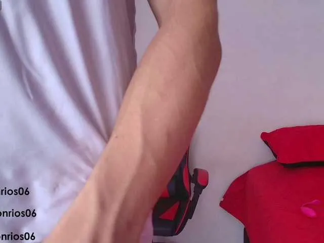 Live sex webcam photo for deconrios #291785822