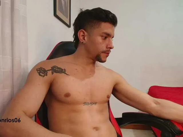 Live sex webcam photo for deconrios #292367216