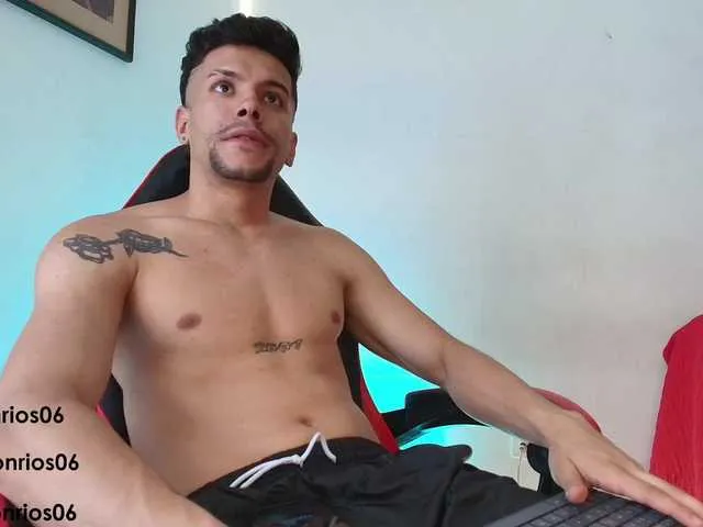 Live sex webcam photo for deconrios #293259957