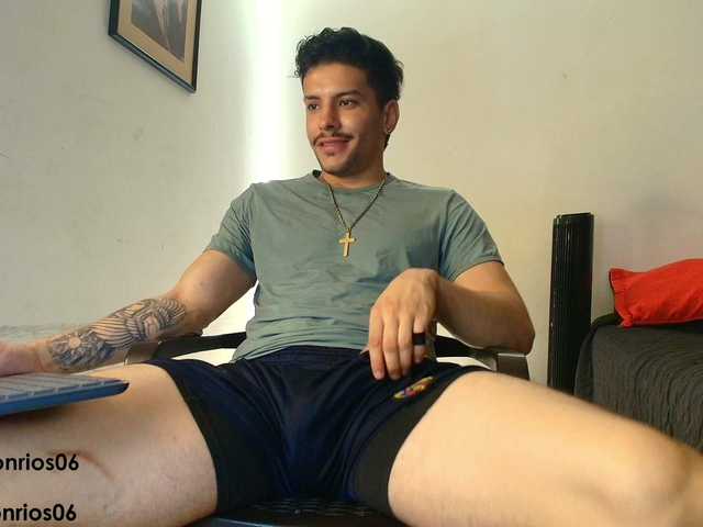 Live sex webcam photo for deconrios #293940793