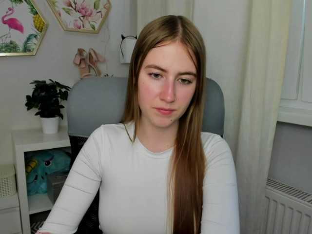 Live sex webcam photo for desireMegan #277913533