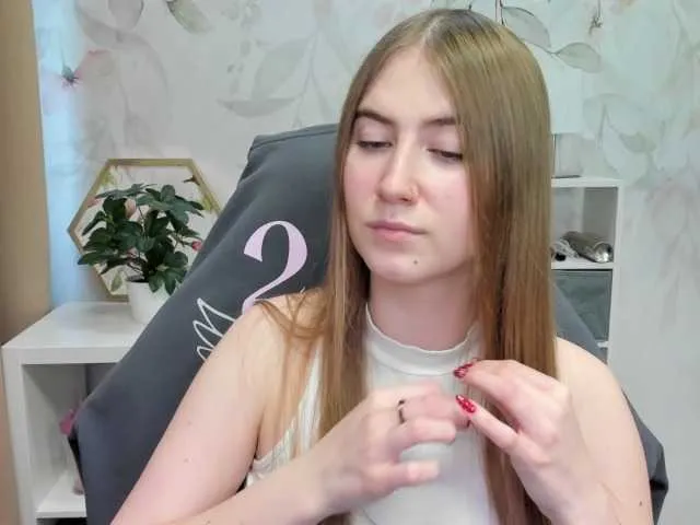 Live sex webcam photo for desireMegan #290241596