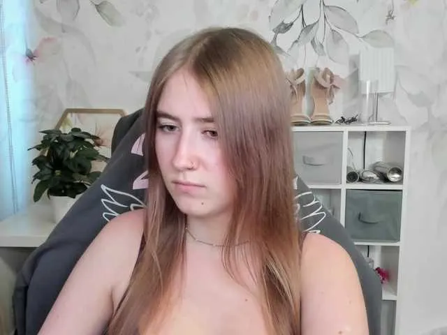 Live sex webcam photo for desireMegan #291333173