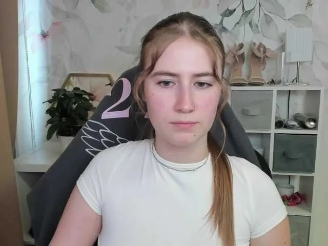 Live sex webcam photo for desireMegan #291345748