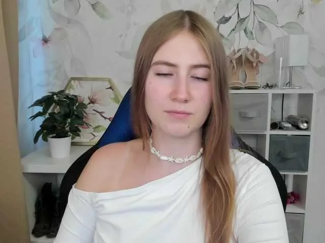 Live sex webcam photo for desireMegan #291603459