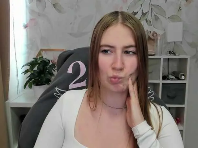 Live sex webcam photo for desireMegan #291939837