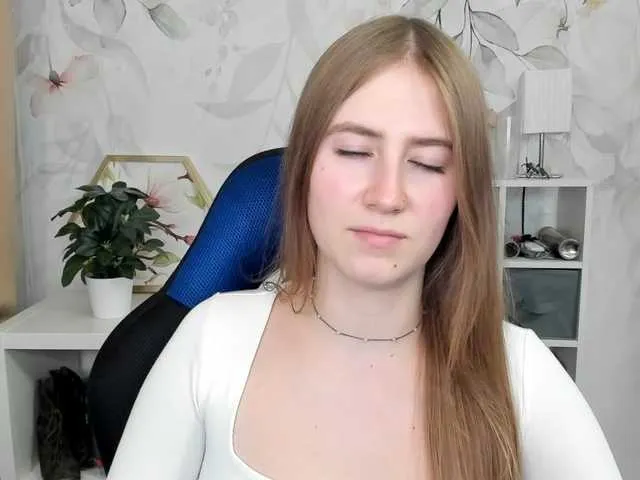 Live sex webcam photo for desireMegan #292075562